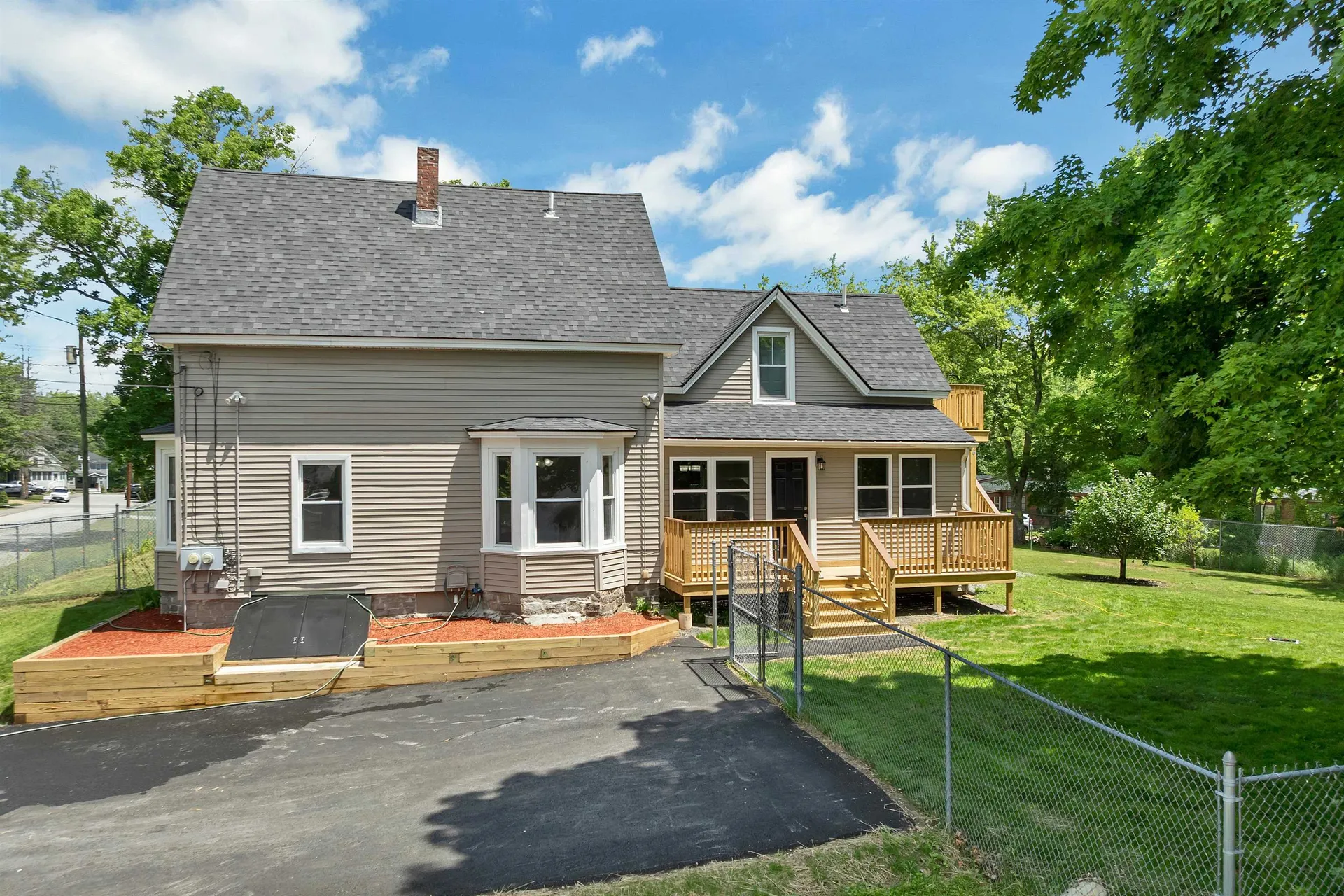 16 Brook Street Derry NH 03038