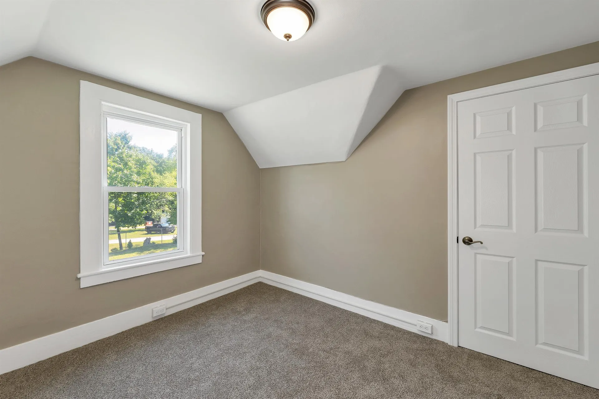 16 Brook Street Derry NH 03038