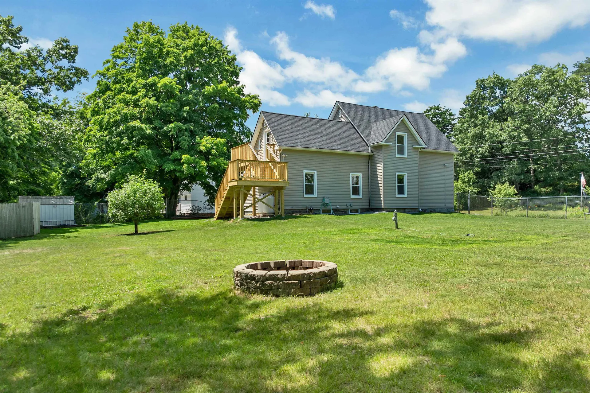 16 Brook Street Derry NH 03038