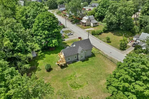 16 Brook Street Derry NH 03038