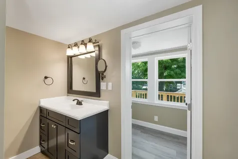 16 Brook Street Derry NH 03038