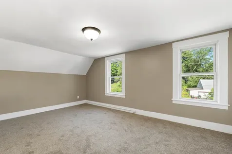 16 Brook Street Derry NH 03038
