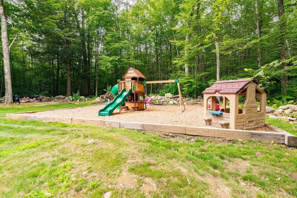 94 High Meadows Drive Deerfield NH 03037