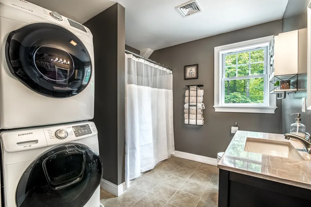 94 High Meadows Drive Deerfield NH 03037
