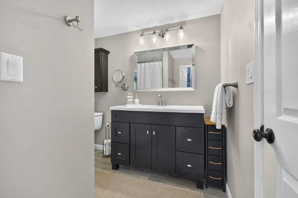 26 Sullivan Court Salem NH 03079