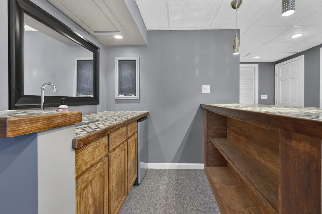 26 Sullivan Court Salem NH 03079