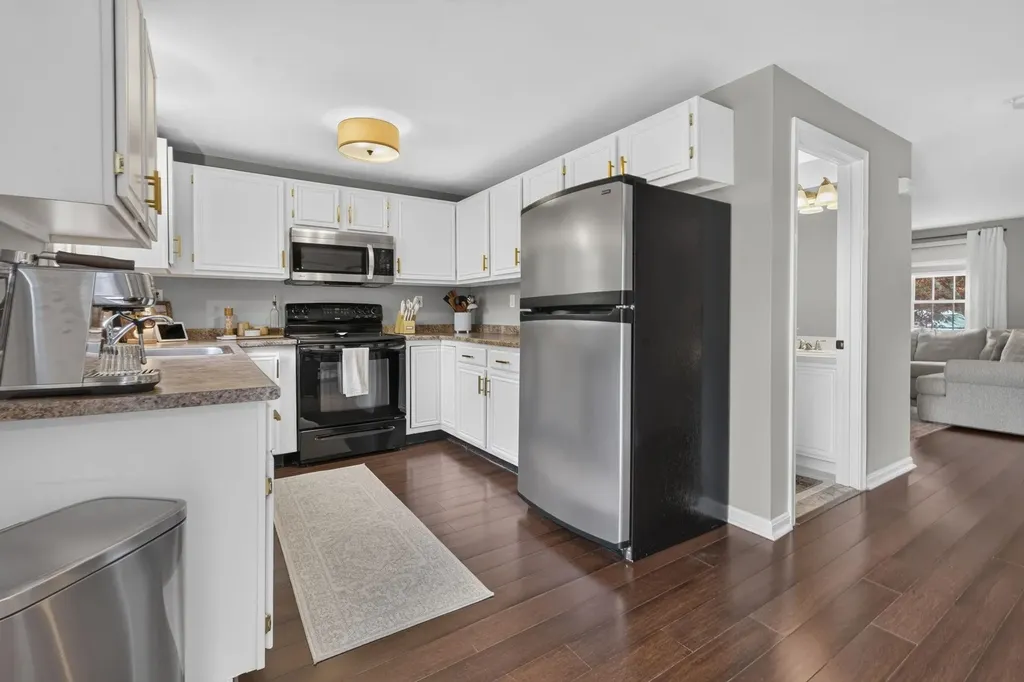 26 Sullivan Court Salem NH 03079