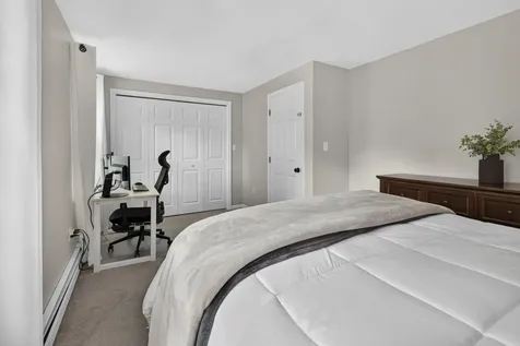 26 Sullivan Court Salem NH 03079
