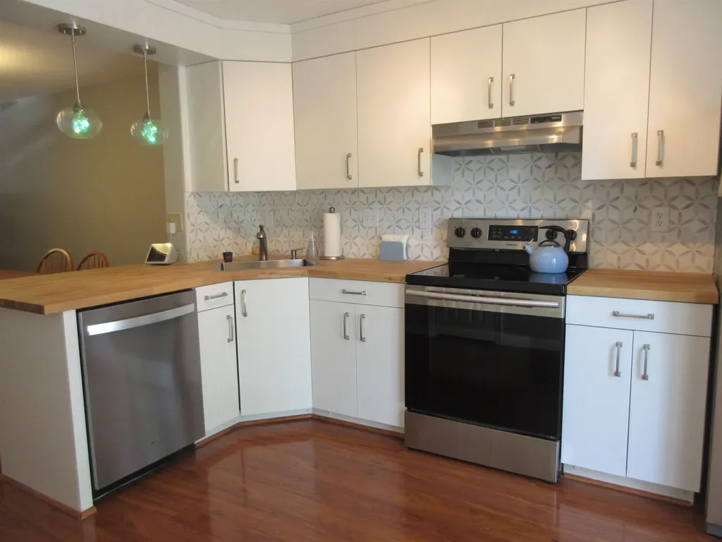 413 Fox Hollow Way Manchester NH 03104