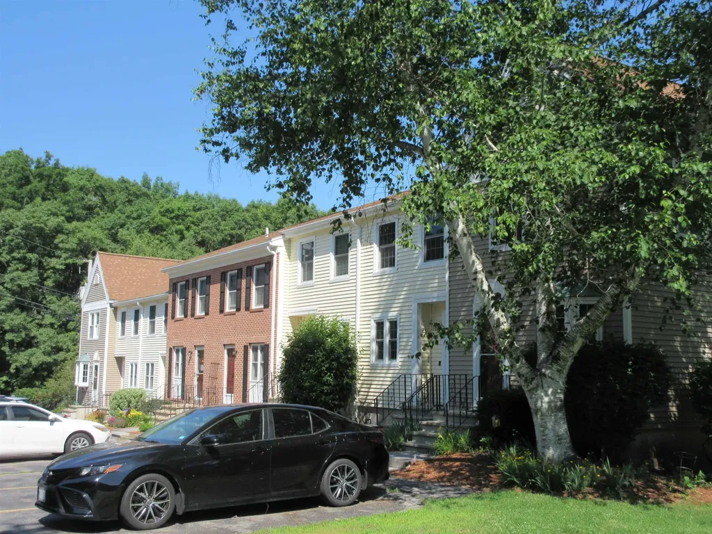 413 Fox Hollow Way Manchester NH 03104