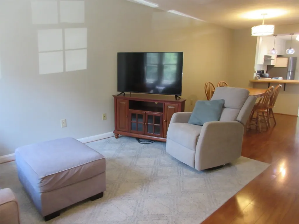 413 Fox Hollow Way Manchester NH 03104