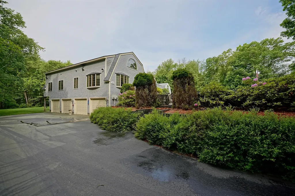 73-75 Dearborn Road Greenland NH 03840
