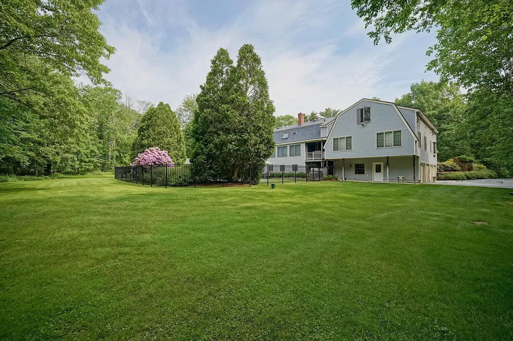 73-75 Dearborn Road Greenland NH 03840