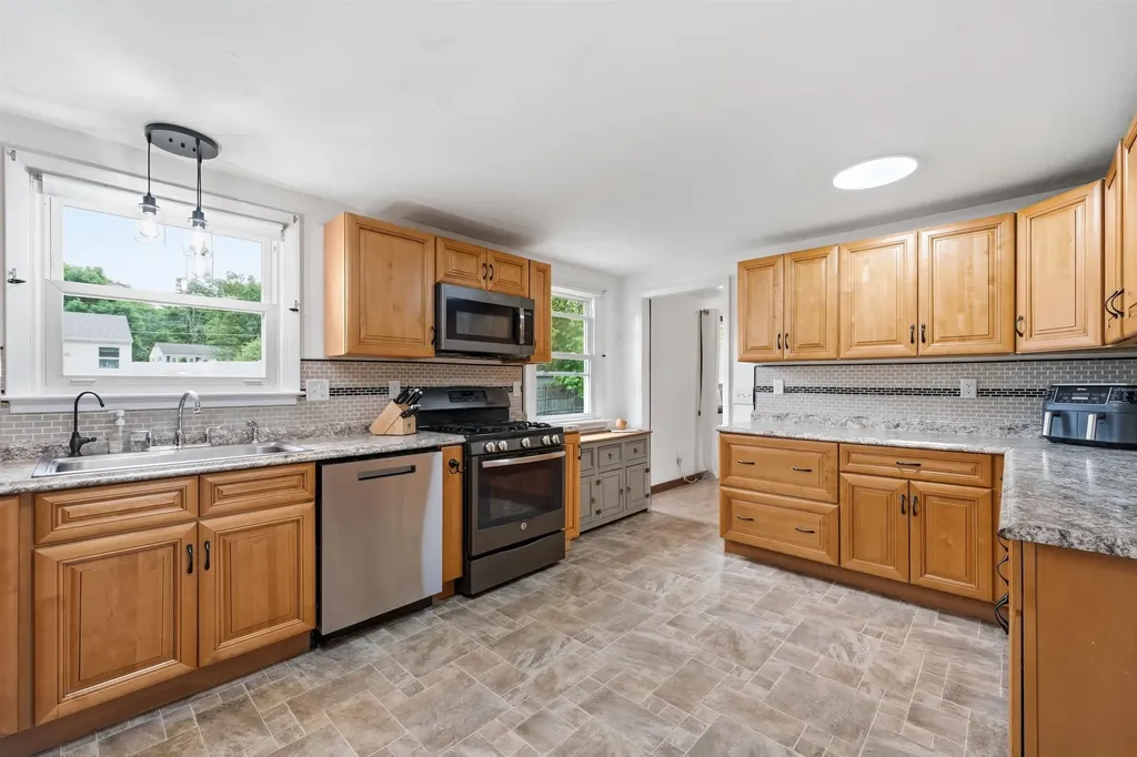 2 Iroquois Road Nashua NH 03063