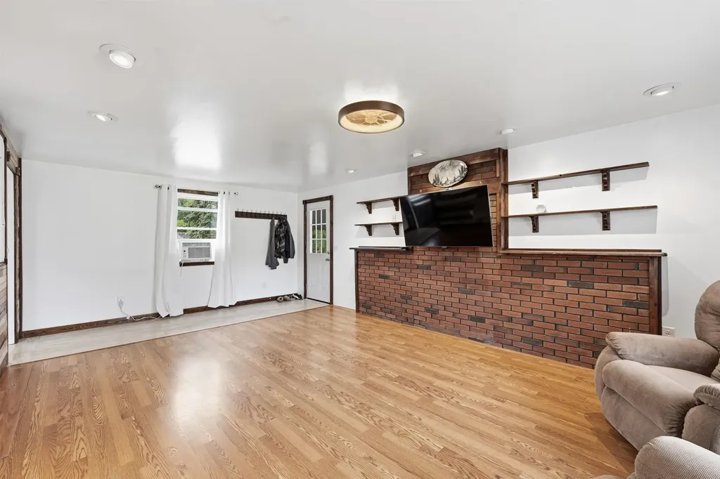 2 Iroquois Road Nashua NH 03063
