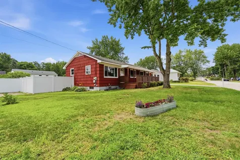 2 Iroquois Road Nashua NH 03063