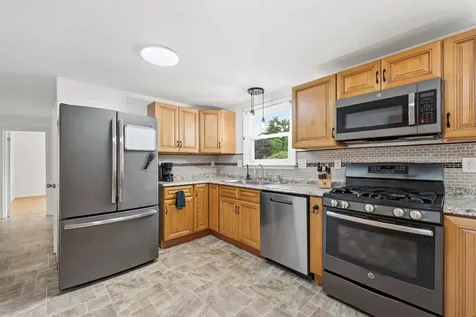 2 Iroquois Road Nashua NH 03063