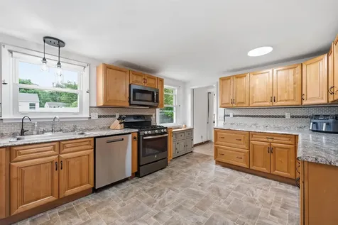 2 Iroquois Road Nashua NH 03063