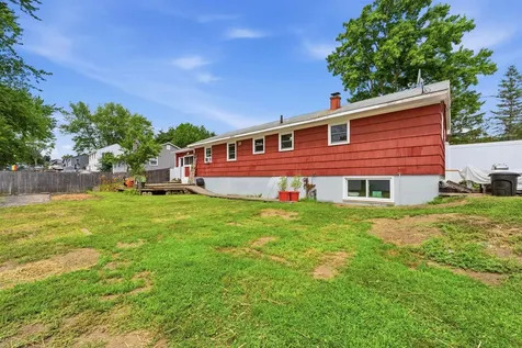 2 Iroquois Road Nashua NH 03063