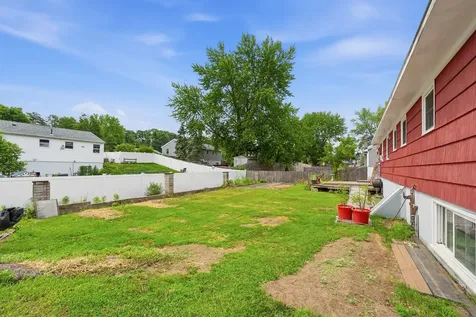 2 Iroquois Road Nashua NH 03063