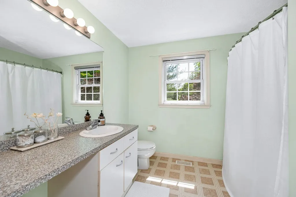 3 Indian Fern Drive Nashua NH 03062
