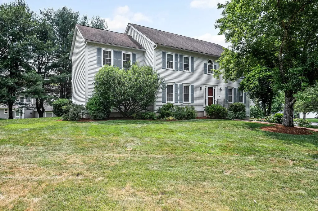 3 Indian Fern Drive Nashua NH 03062