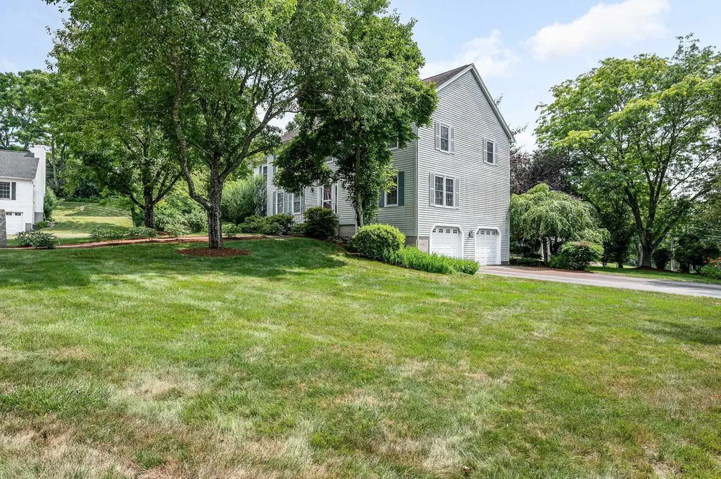3 Indian Fern Drive Nashua NH 03062