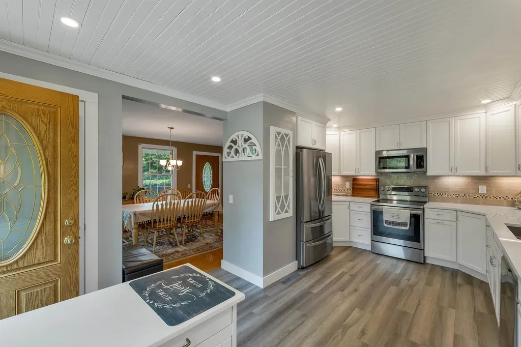 29 Hunt Avenue Franklin NH 03235