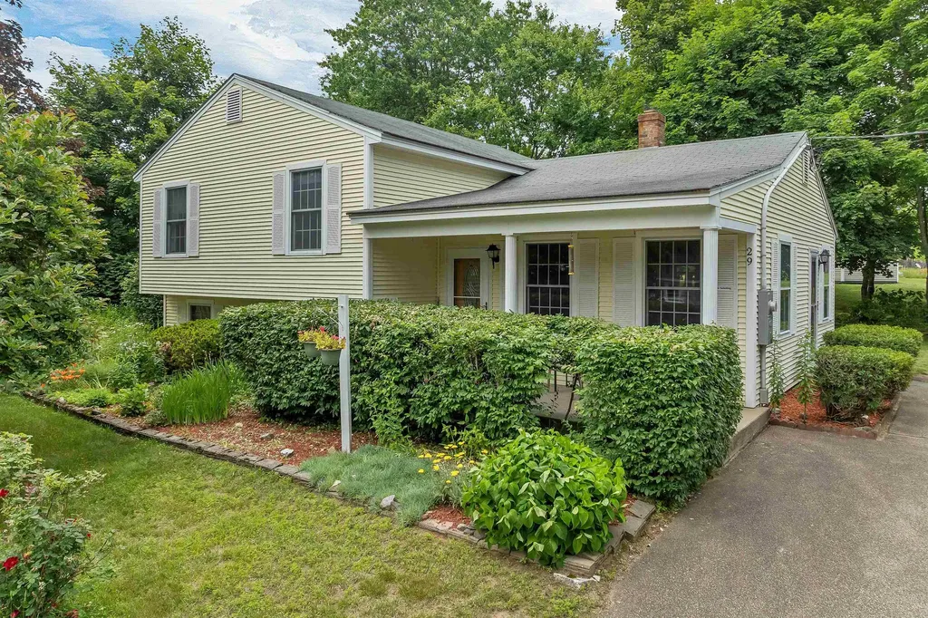 29 Hunt Avenue Franklin NH 03235