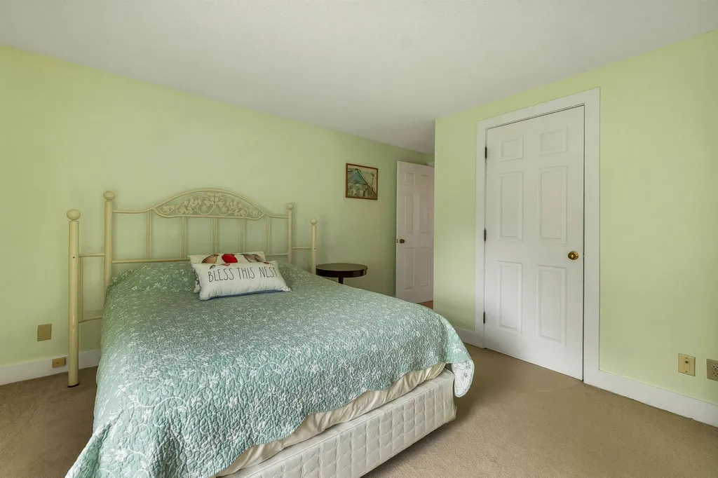 29 Hunt Avenue Franklin NH 03235