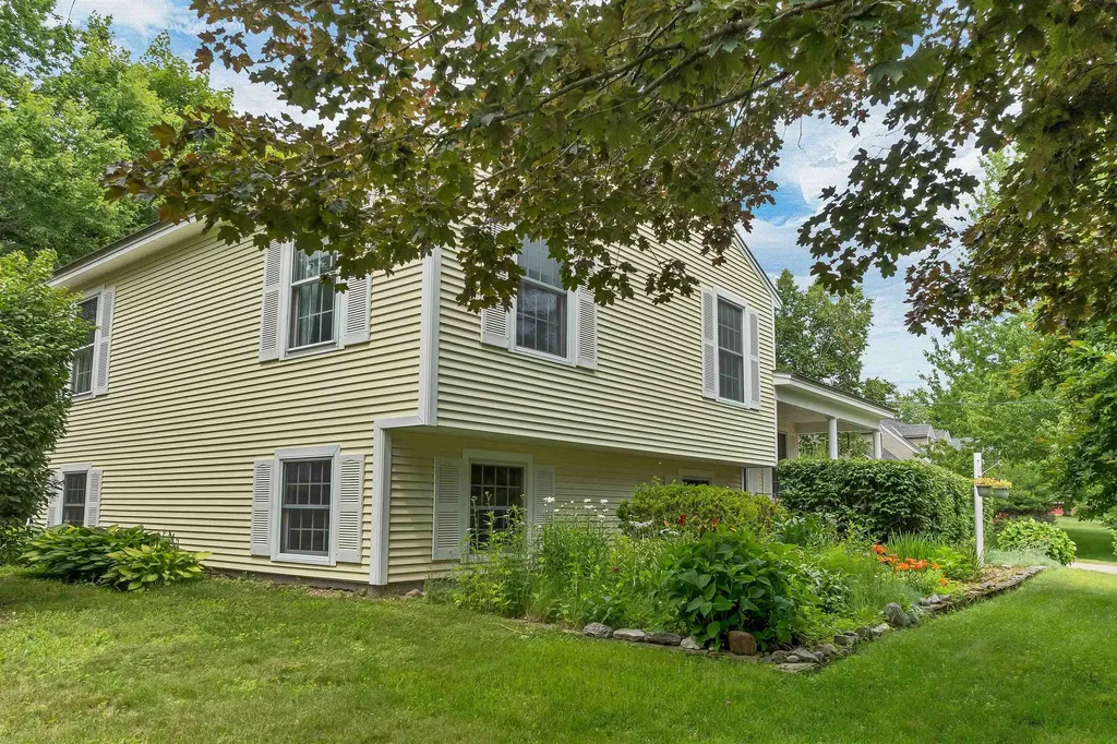 29 Hunt Avenue Franklin NH 03235