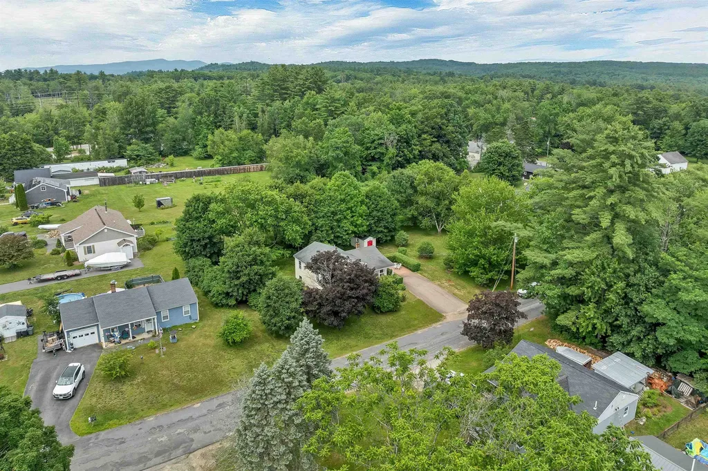 29 Hunt Avenue Franklin NH 03235