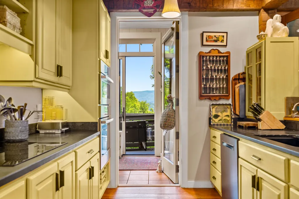 769 West Hill Road Warren VT 05674