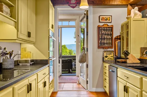 769 West Hill Road Warren VT 05674