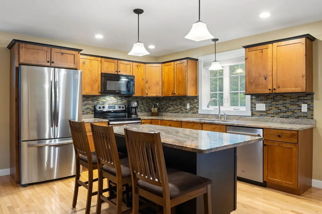 98 Ridgecrest Drive Greenland NH 03840