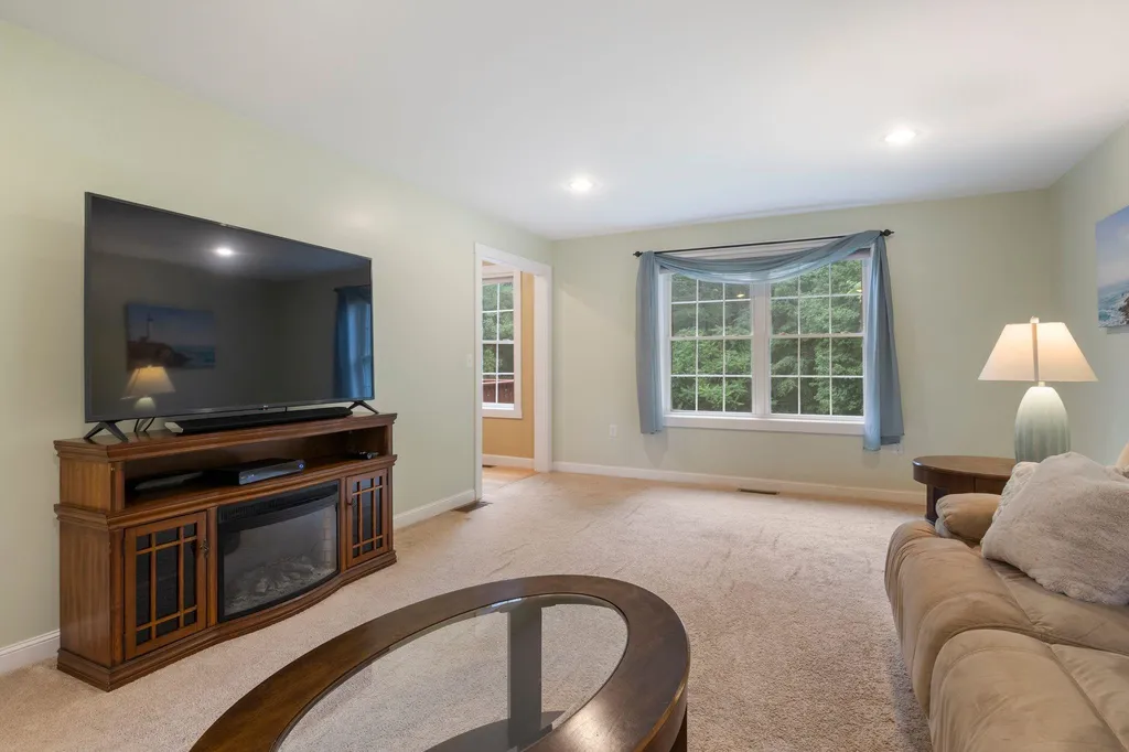 98 Ridgecrest Drive Greenland NH 03840