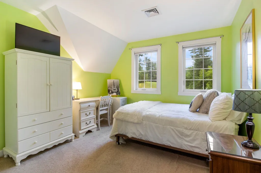 98 Ridgecrest Drive Greenland NH 03840