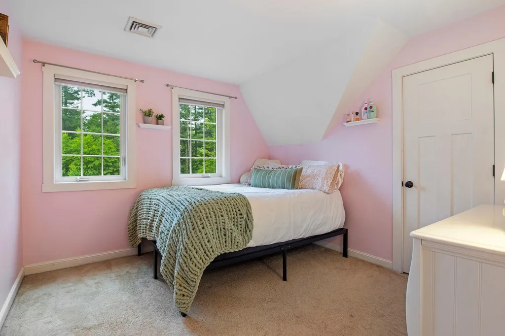 98 Ridgecrest Drive Greenland NH 03840