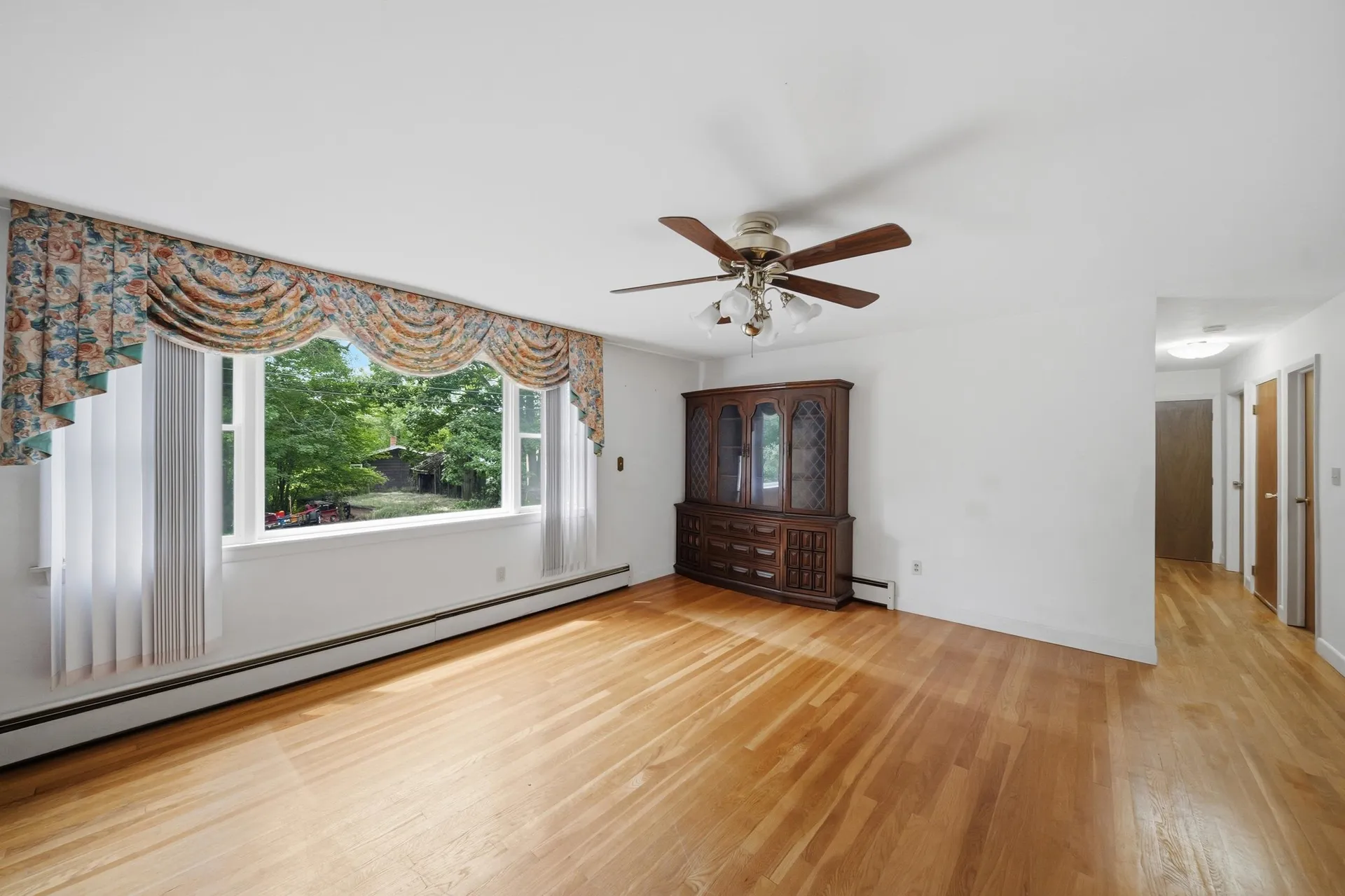 8 Escumbuit Road Derry NH 03038