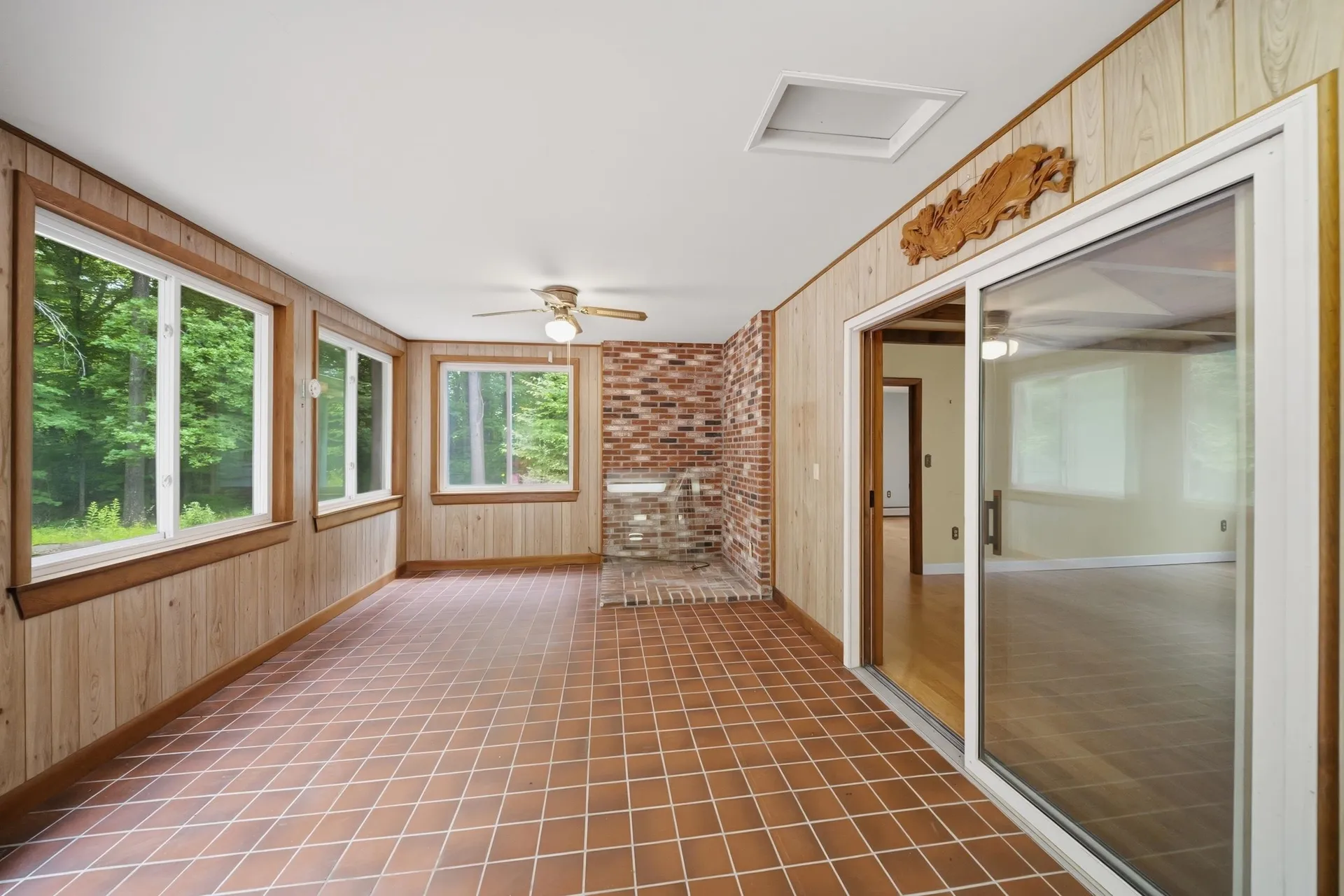 8 Escumbuit Road Derry NH 03038