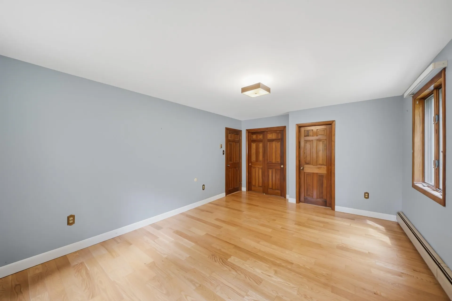 8 Escumbuit Road Derry NH 03038