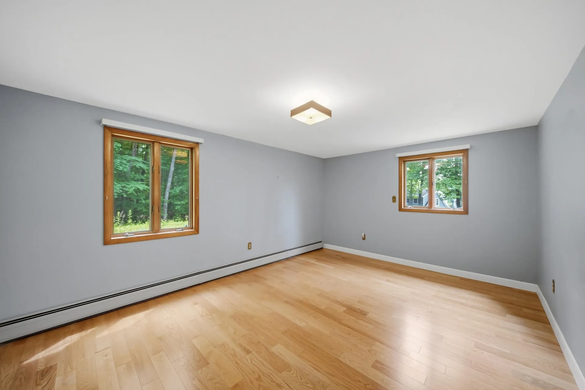 8 Escumbuit Road Derry NH 03038
