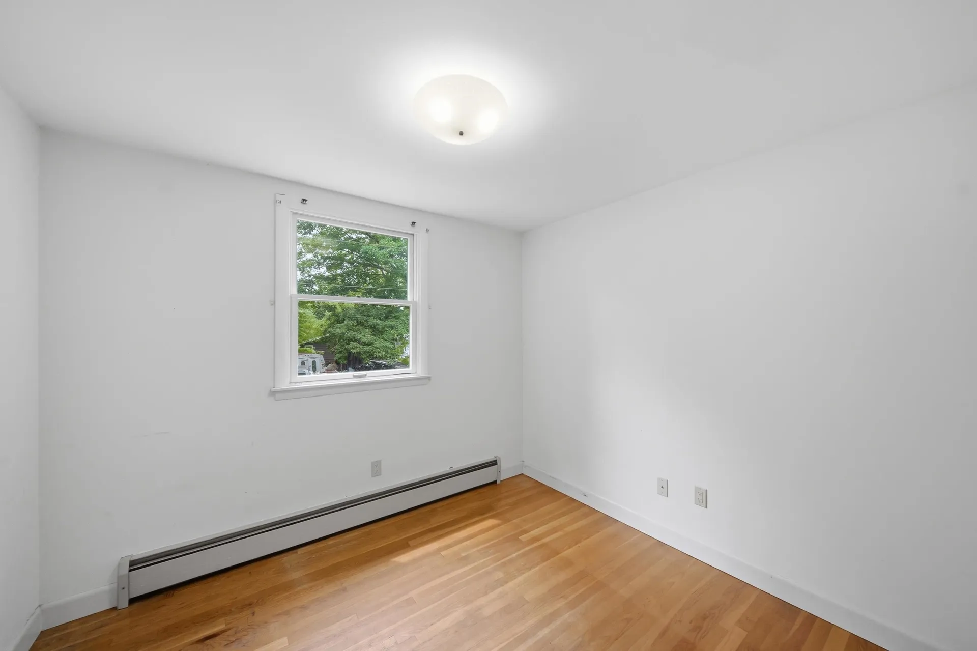 8 Escumbuit Road Derry NH 03038