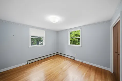 8 Escumbuit Road Derry NH 03038