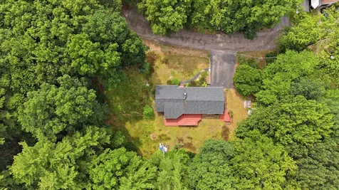 8 Escumbuit Road Derry NH 03038