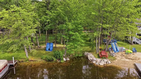 8 Escumbuit Road Derry NH 03038