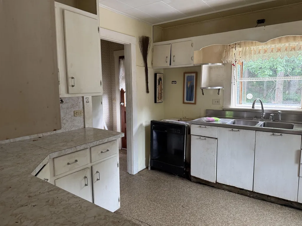 5 Moulton Street Raymond NH 03077