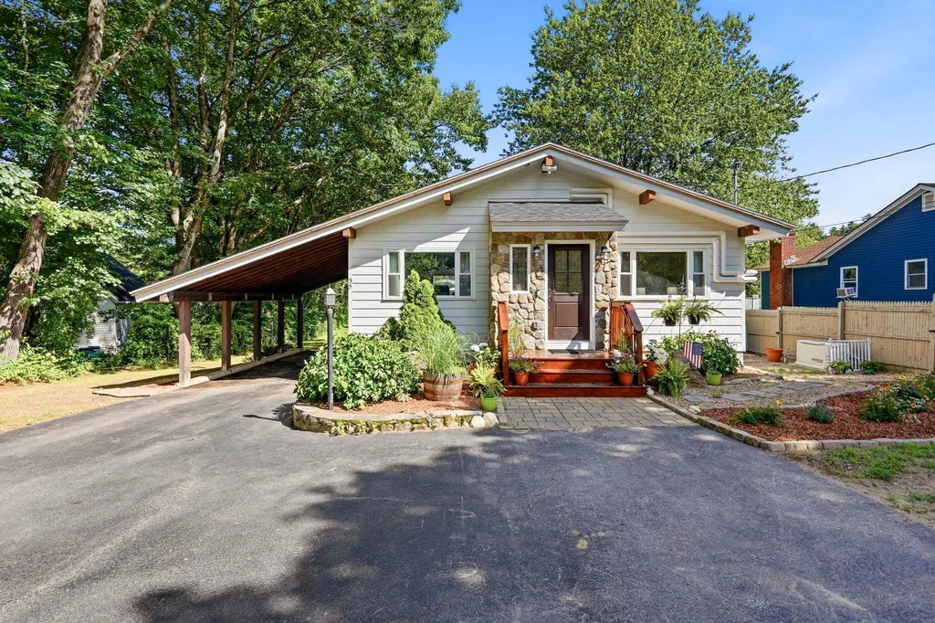 35 Cove Street Goffstown NH 03045