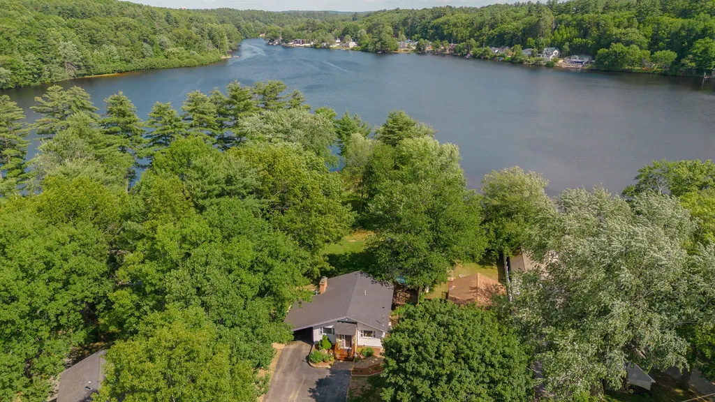 35 Cove Street Goffstown NH 03045