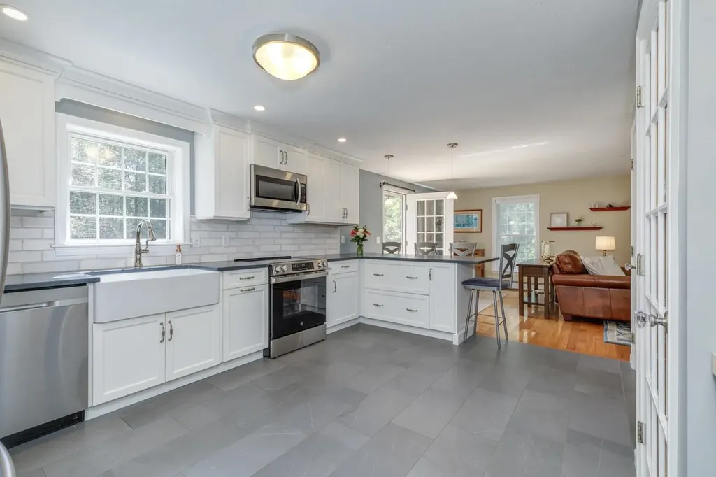 27 Aldrich Street Litchfield NH 03052